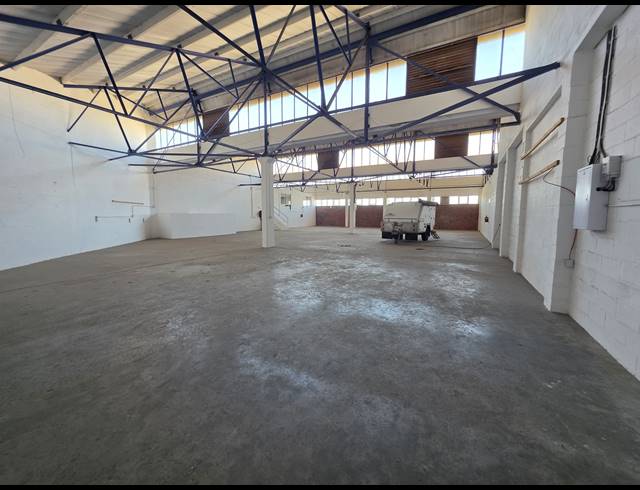 650M² WAREHOUSE TO LET IN PAARDEN EILAND